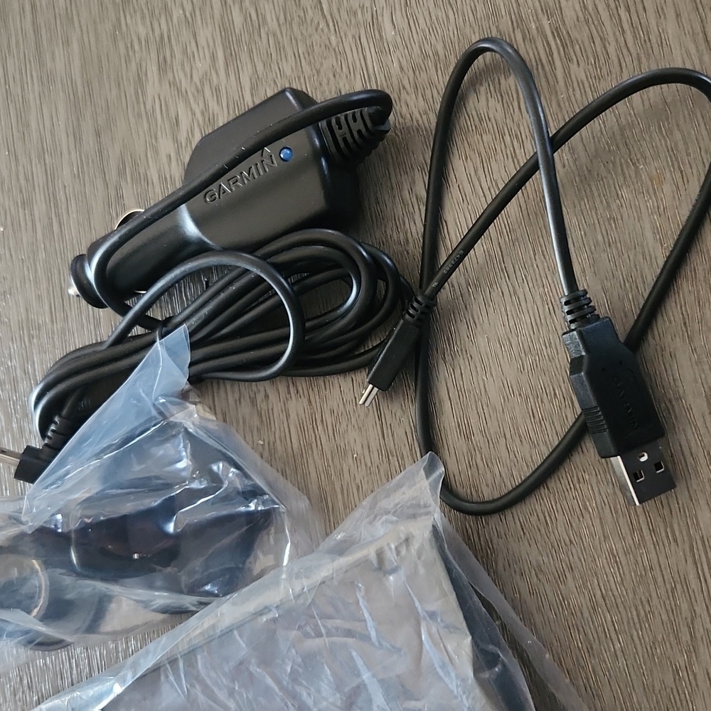 Garmin Drive Smart 65 GPS Navigator with Accessories - Picture 5 of 5
